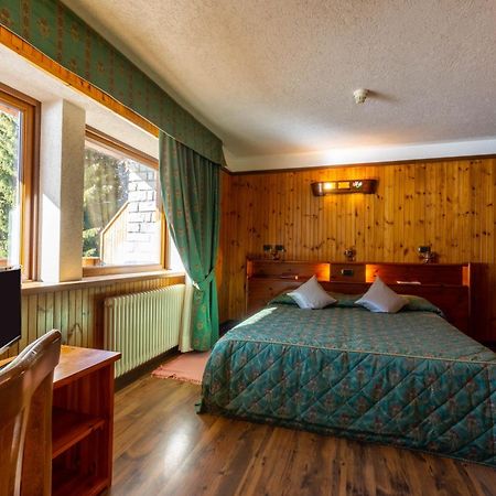 Hotel Bouton D'Or - Когне Екстериор снимка