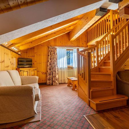 Hotel Bouton D'Or - Когне Екстериор снимка