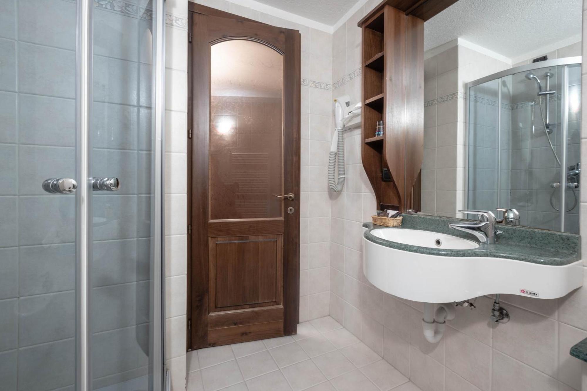 Hotel Bouton D'Or - Когне Екстериор снимка