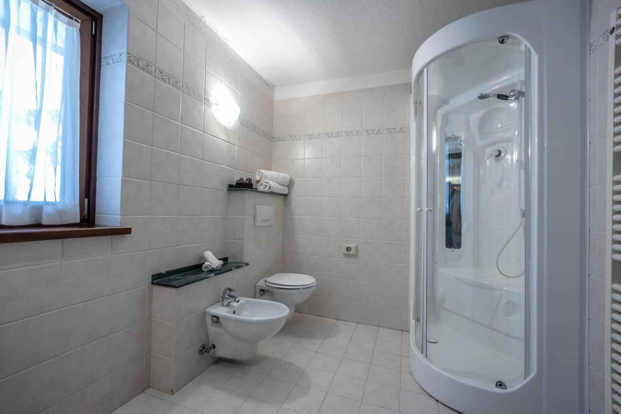 Hotel Bouton D'Or - Когне Екстериор снимка