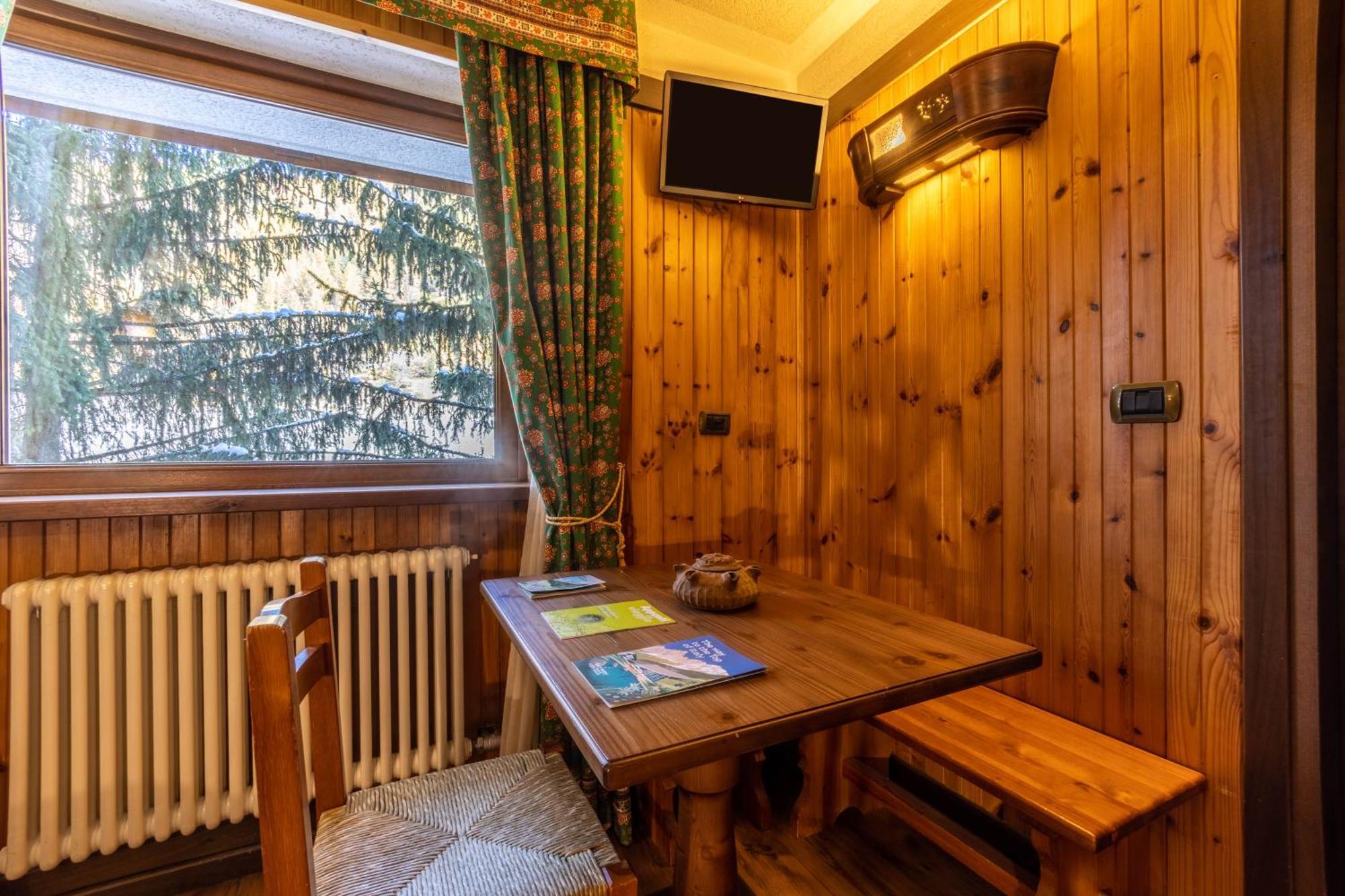 Hotel Bouton D'Or - Когне Екстериор снимка