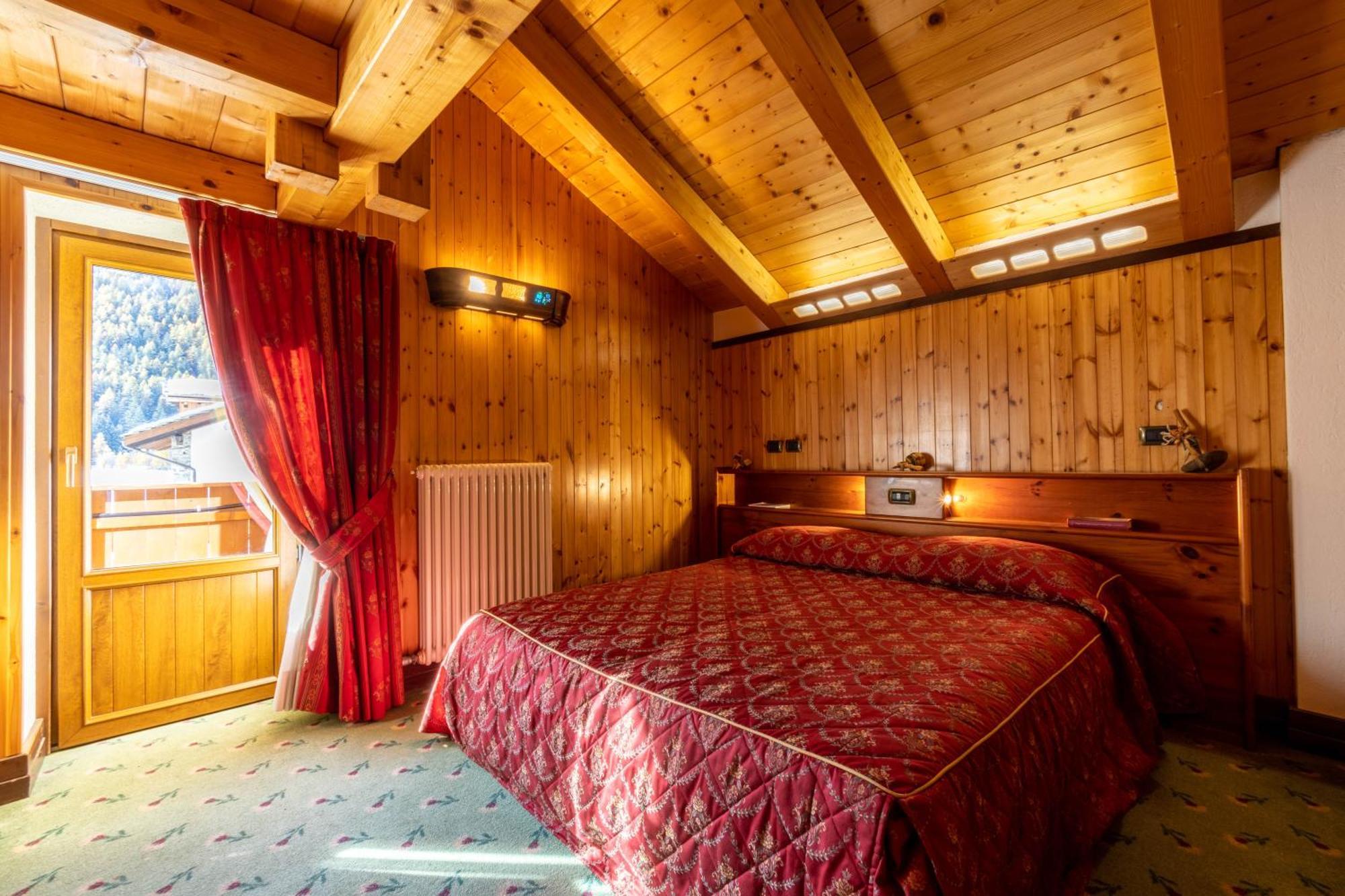 Hotel Bouton D'Or - Когне Екстериор снимка