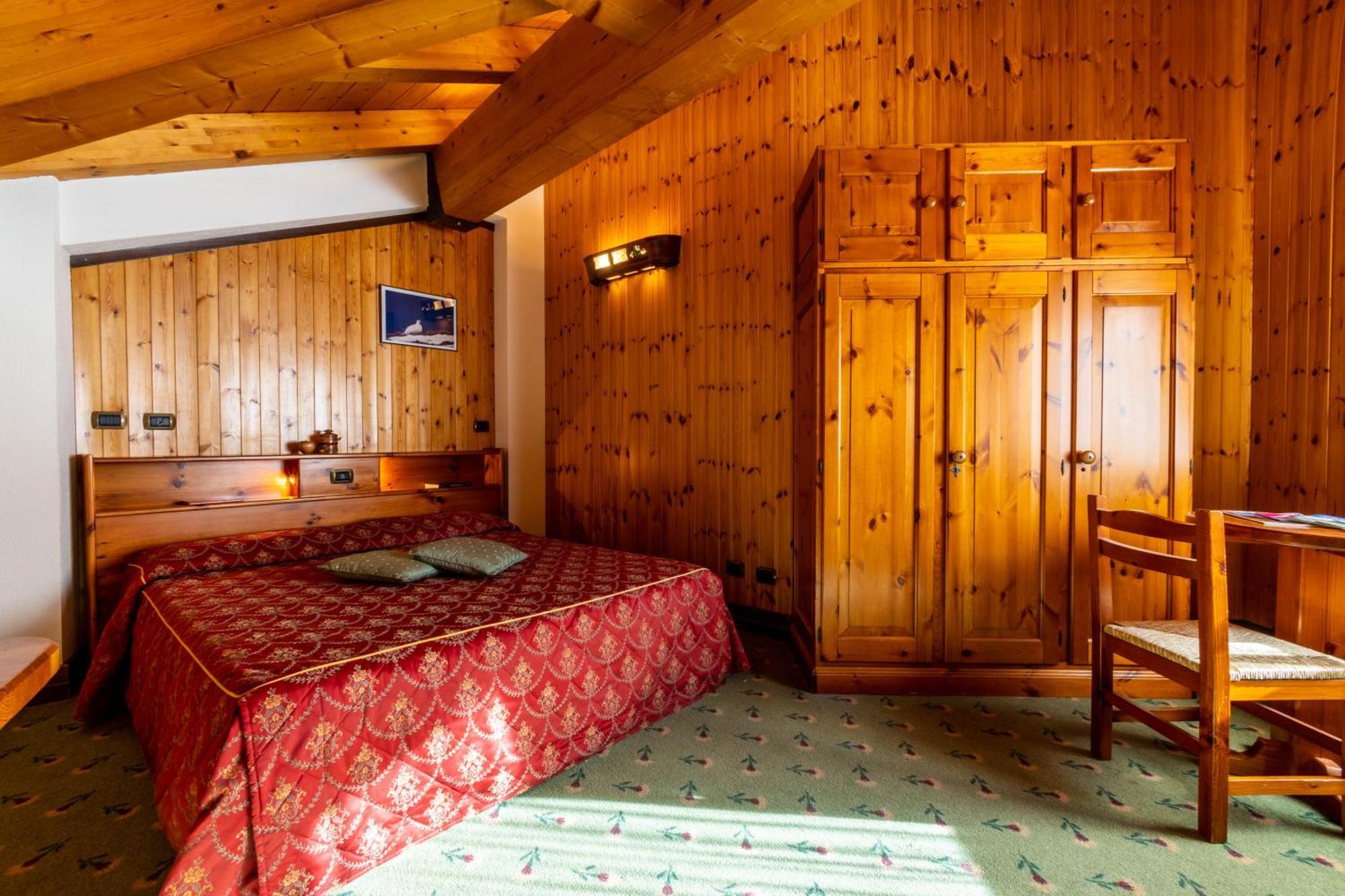 Hotel Bouton D'Or - Когне Екстериор снимка