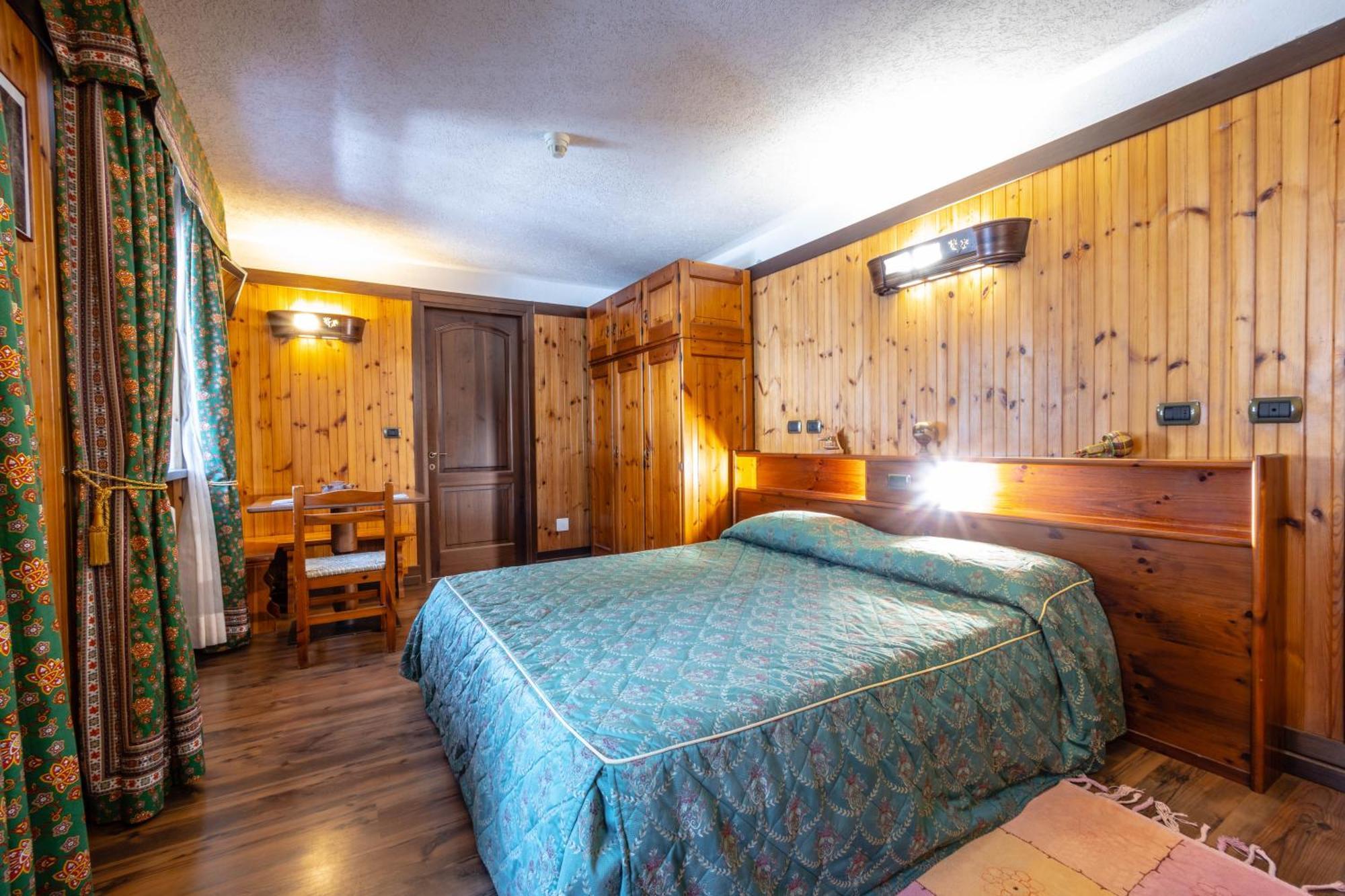 Hotel Bouton D'Or - Когне Екстериор снимка
