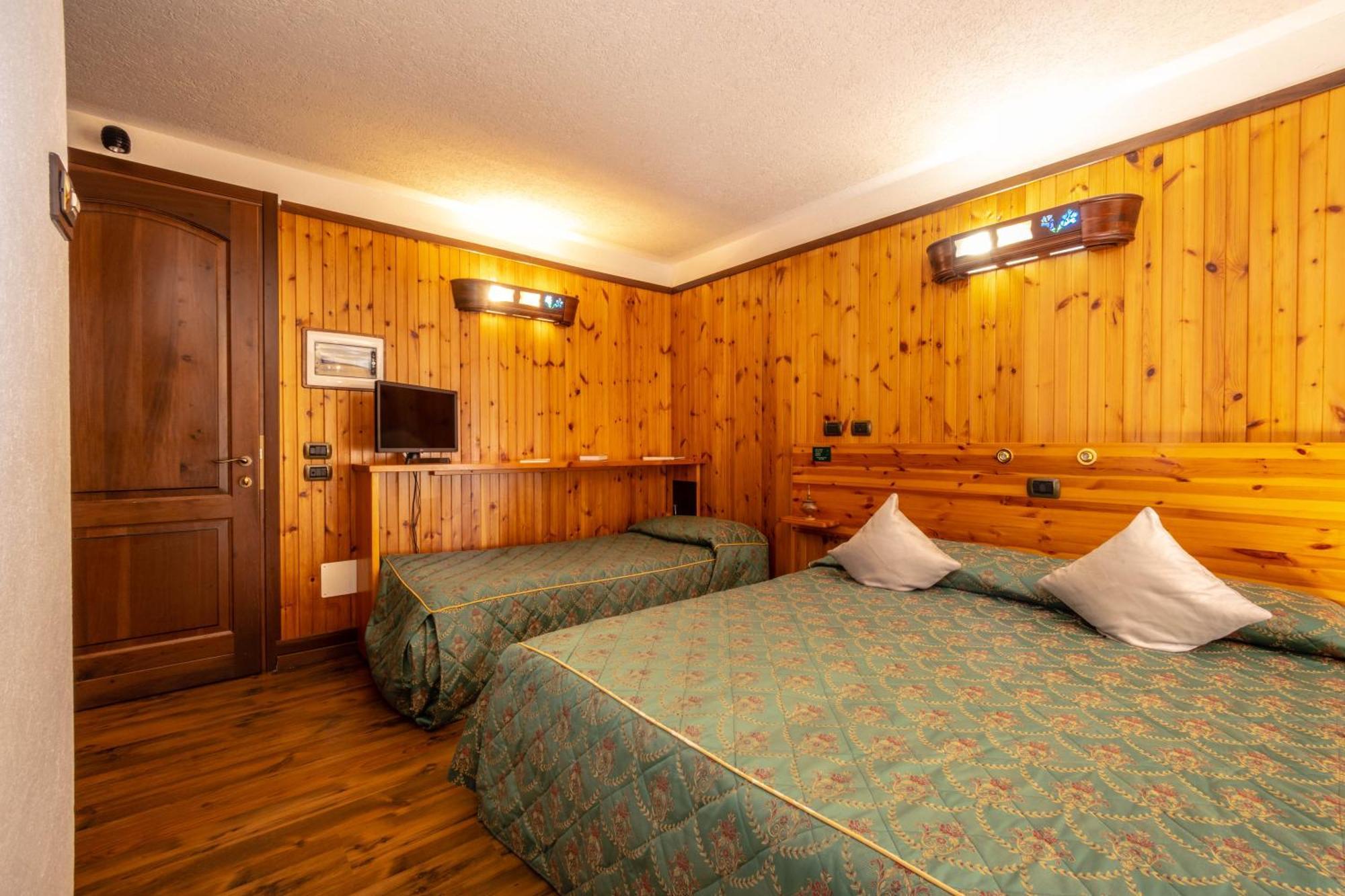 Hotel Bouton D'Or - Когне Екстериор снимка