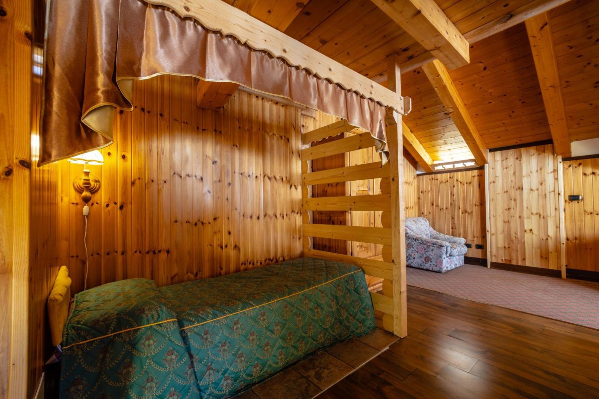 Hotel Bouton D'Or - Когне Екстериор снимка