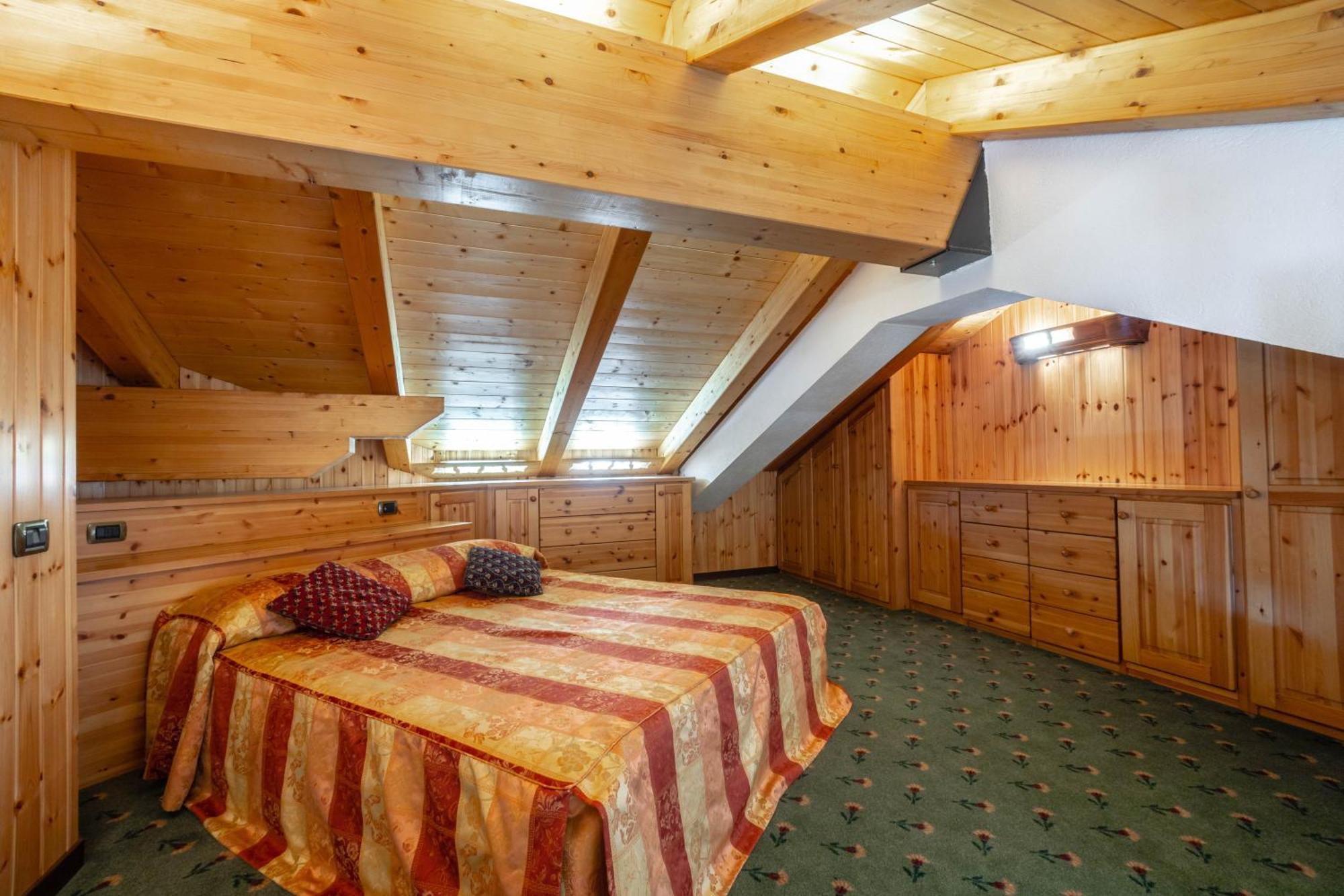Hotel Bouton D'Or - Когне Екстериор снимка