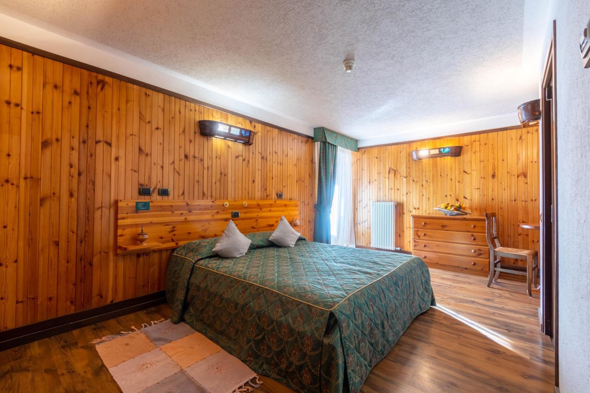 Hotel Bouton D'Or - Когне Екстериор снимка