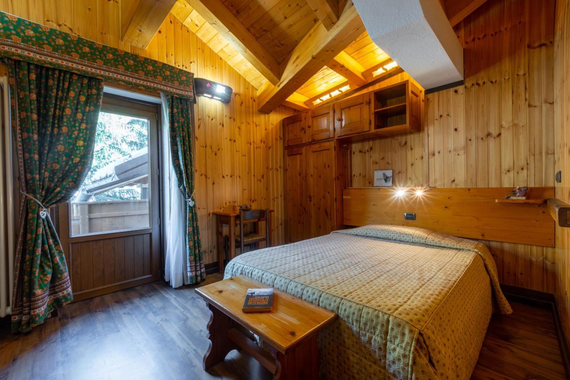 Hotel Bouton D'Or - Когне Екстериор снимка