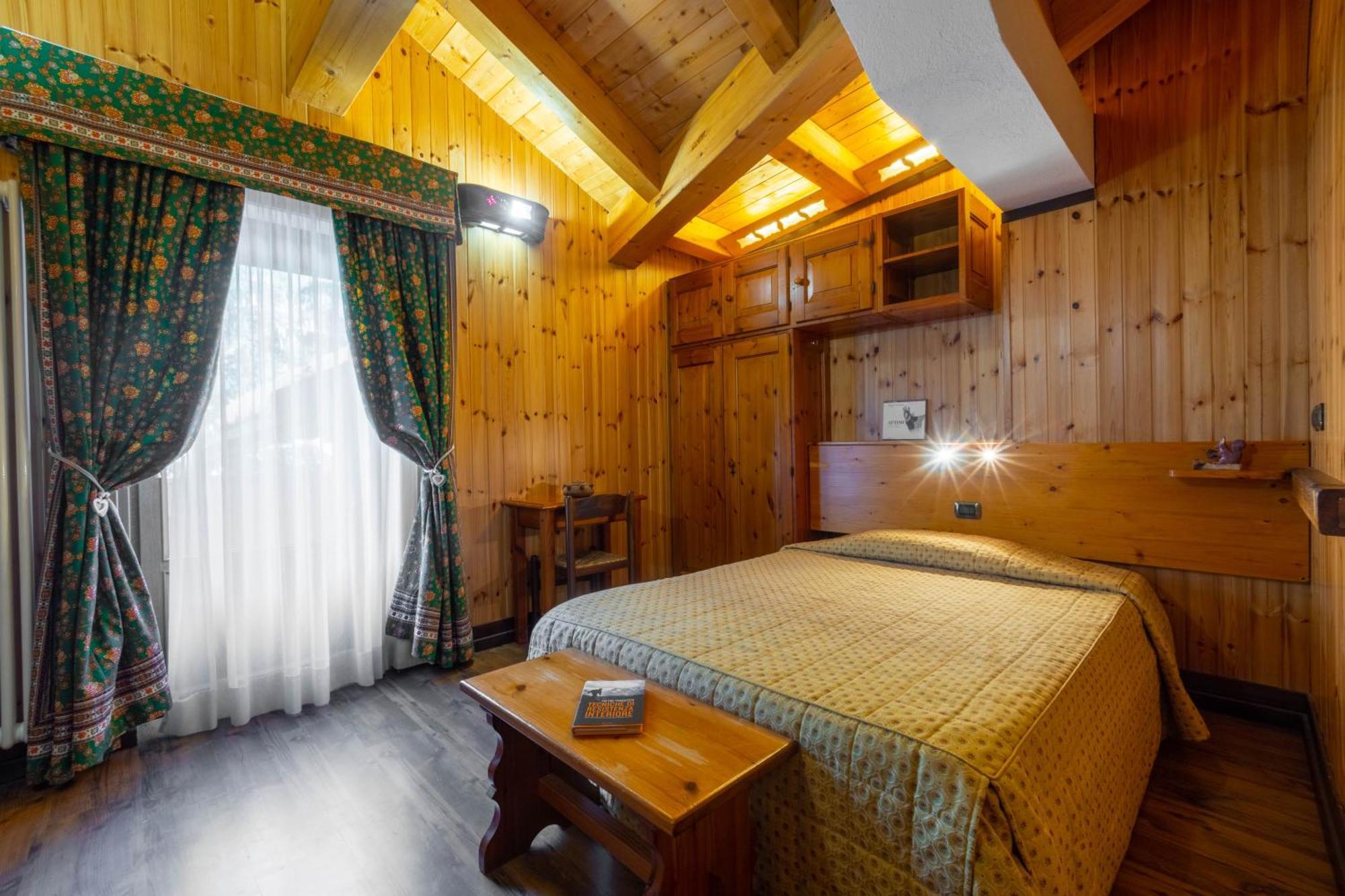 Hotel Bouton D'Or - Когне Екстериор снимка
