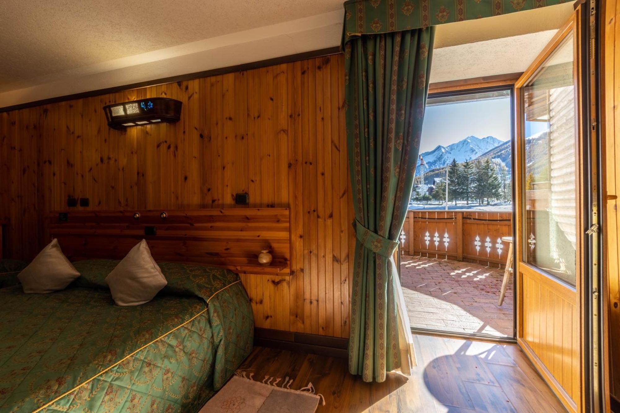 Hotel Bouton D'Or - Когне Екстериор снимка