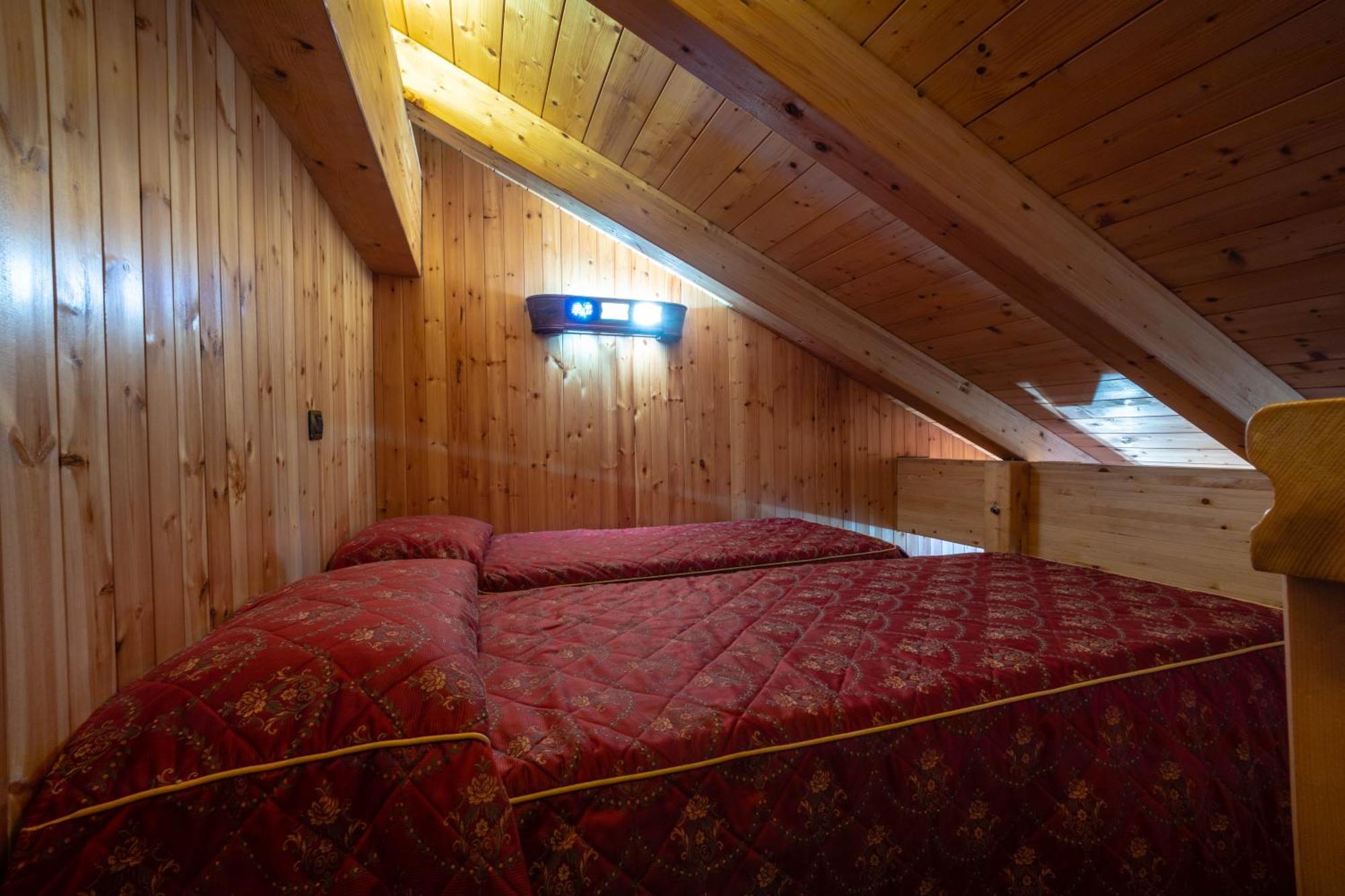 Hotel Bouton D'Or - Когне Екстериор снимка