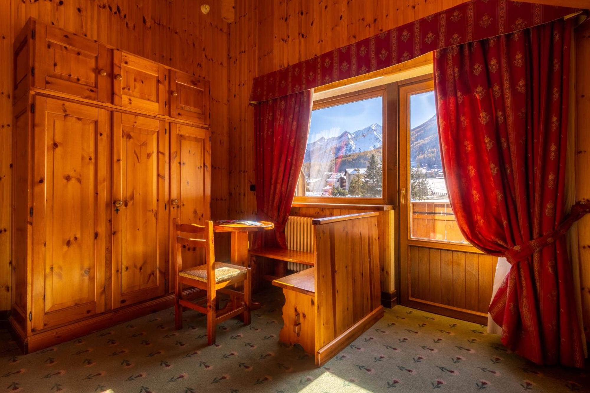 Hotel Bouton D'Or - Когне Екстериор снимка