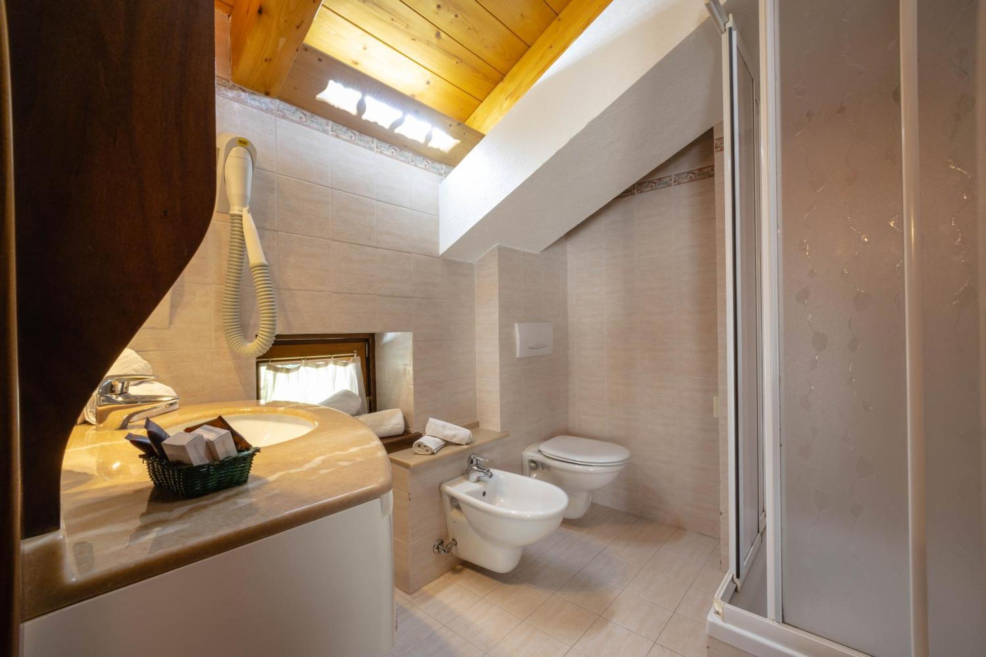 Hotel Bouton D'Or - Когне Екстериор снимка
