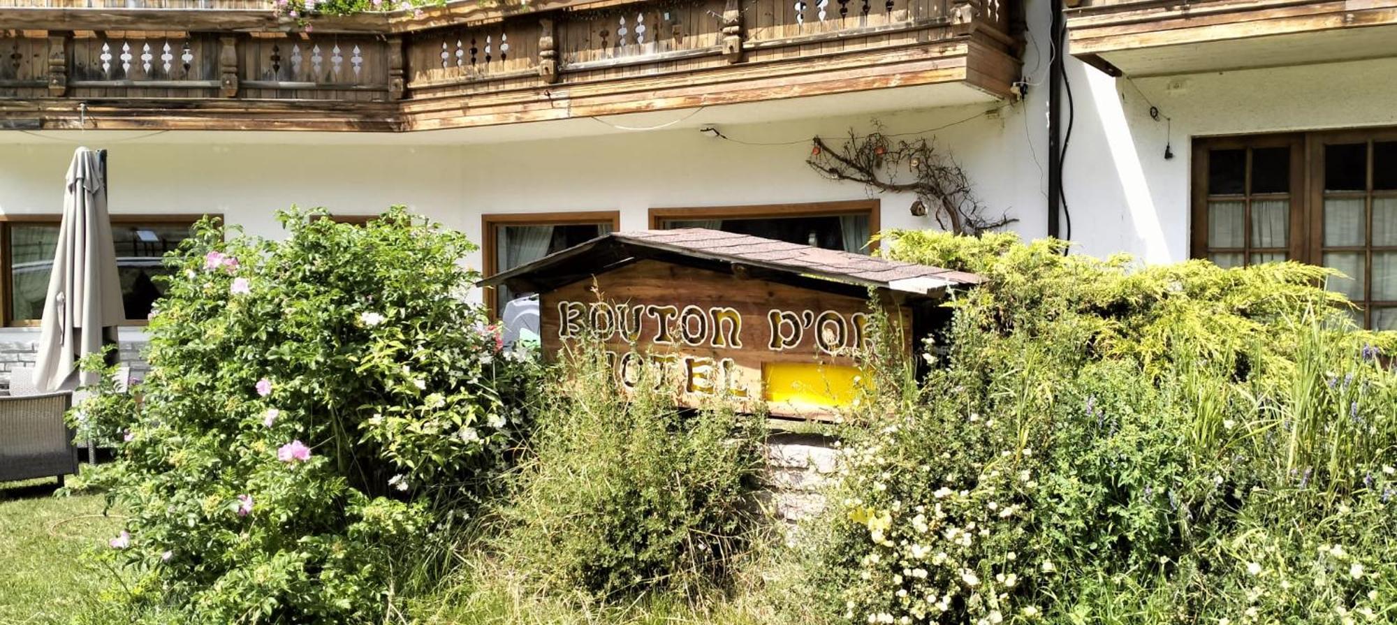 Hotel Bouton D'Or - Когне Екстериор снимка