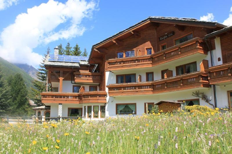 Hotel Bouton D'Or - Когне Екстериор снимка