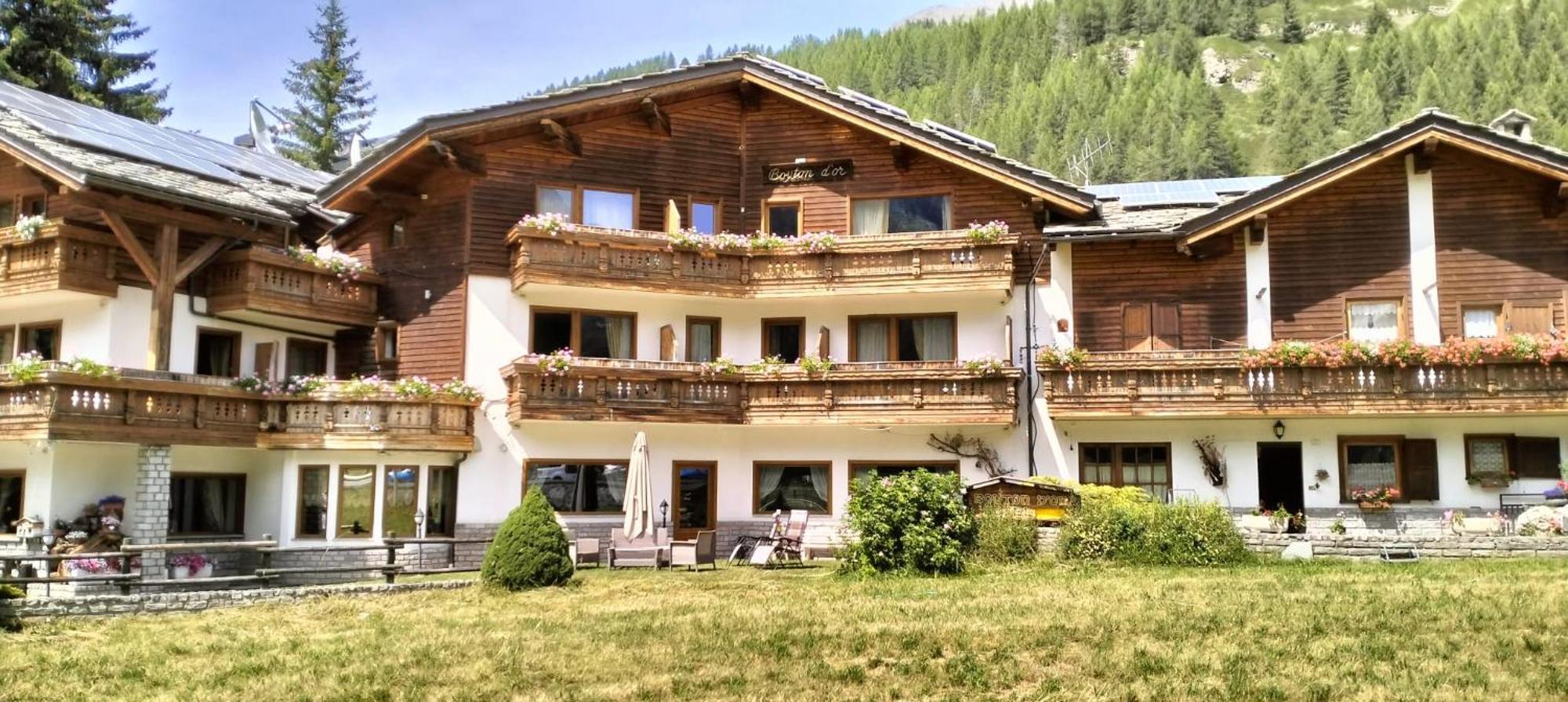 Hotel Bouton D'Or - Когне Екстериор снимка