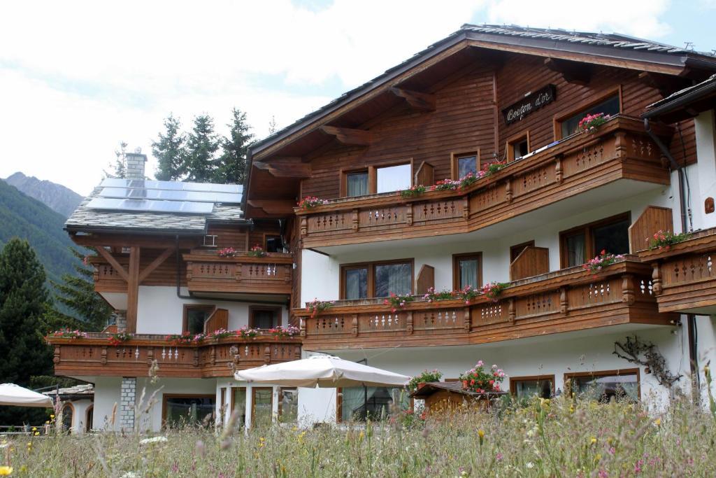 Hotel Bouton D'Or - Когне Екстериор снимка