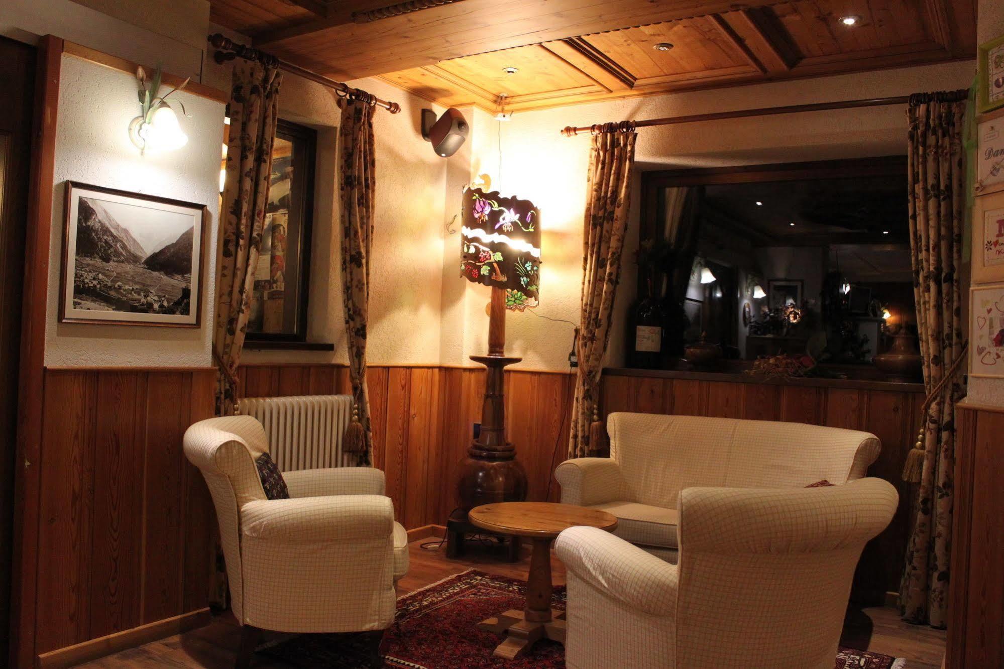 Hotel Bouton D'Or - Когне Екстериор снимка