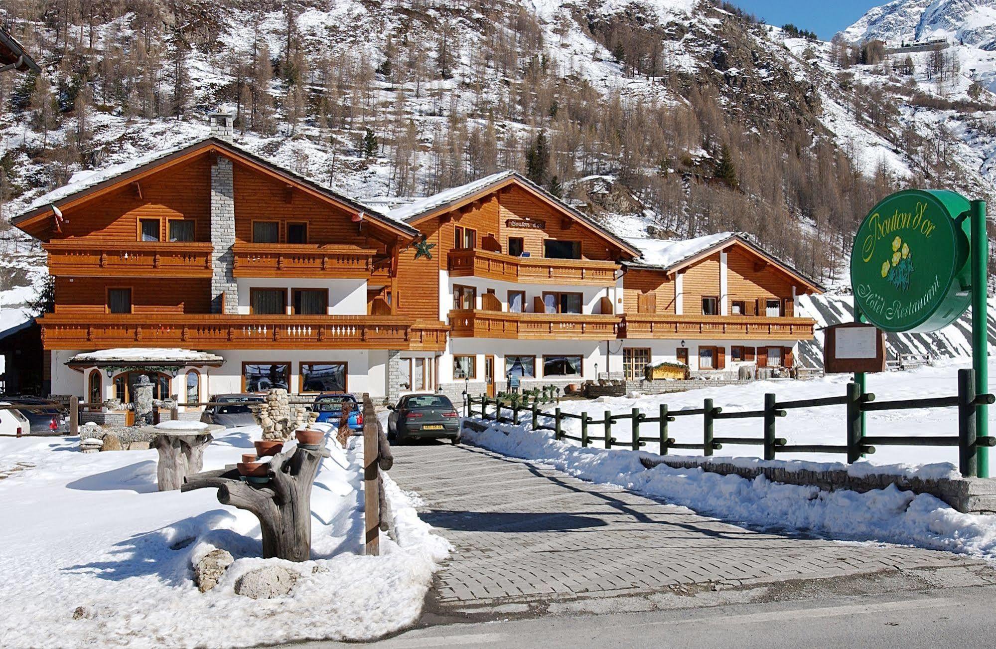 Hotel Bouton D'Or - Когне Екстериор снимка
